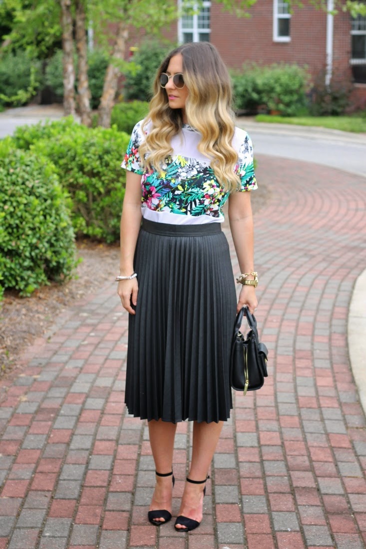 Black pleated skirt kmart best sale